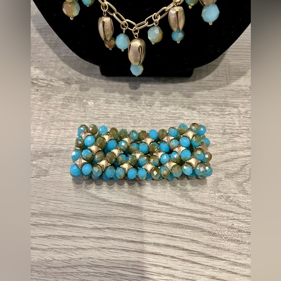 Vintage set features blue and gold with ab and iridescent quiet bling-stunning!! - Picture 7 of 9